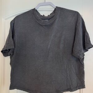 Universal Threads Women’s Gray Boxy Crop Tee - Size M